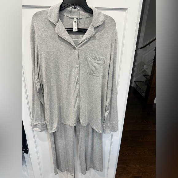 Skims NEW Size Small Sleep Long PJ Set - Picture 4 of 10